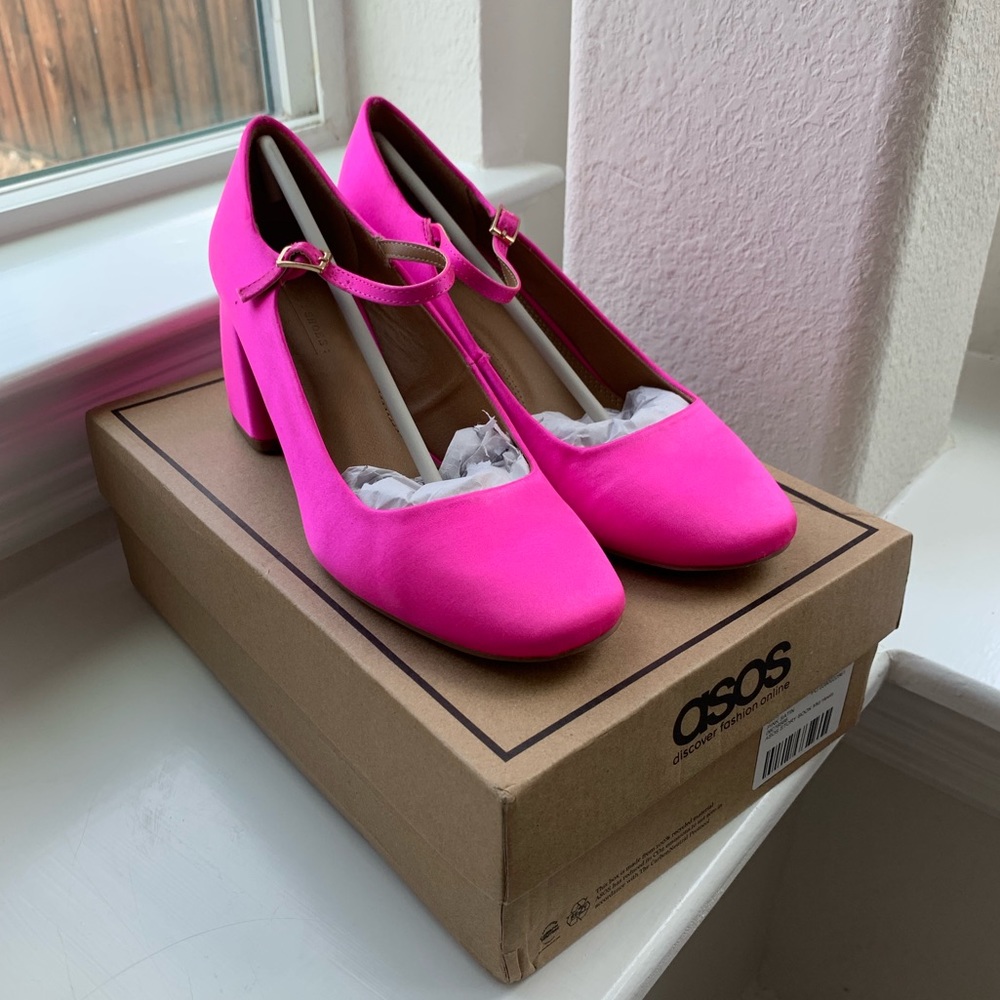 Hot Pink Heels- size 7